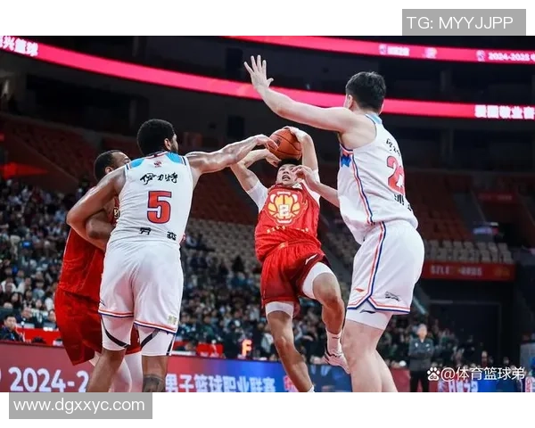广厦男篮与新疆男篮第四节激战回顾精彩瞬间与关键时刻分析