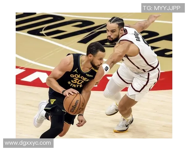 金州勇士与休斯敦火箭第四场激战回顾与精彩瞬间分析 金州勇士与休斯敦火箭第四场激战回顾与精彩瞬间分析